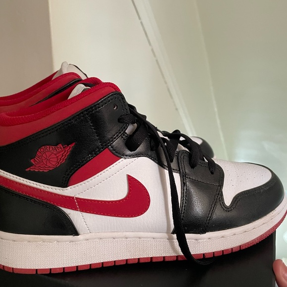 Jordan 1 Mids SOLD - Picture 6 of 9